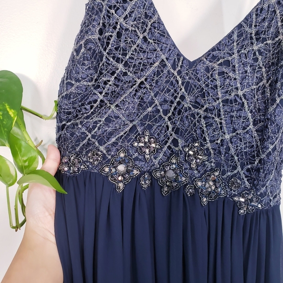 $1,100 BADGLEY MISCHKA Lace Metallic Flowy gown 2 - Picture 4 of 13